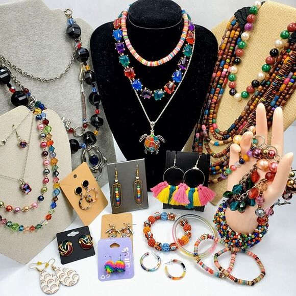 Multicolor Fashion Jewelry Lot Necklace Bracelet Earring Bundle 28 Pieces - Picture 1 of 8